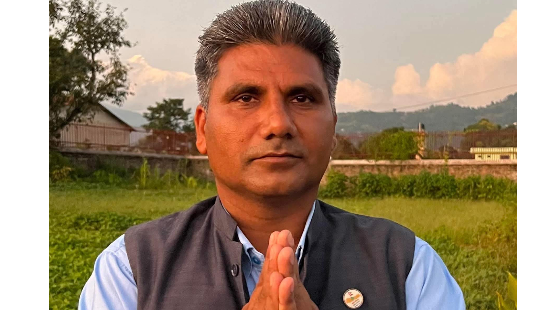 सहिद परिवारबाट लखेटिए रास्वापाका चुनावी कमान्डर हरिशरण आचार्य