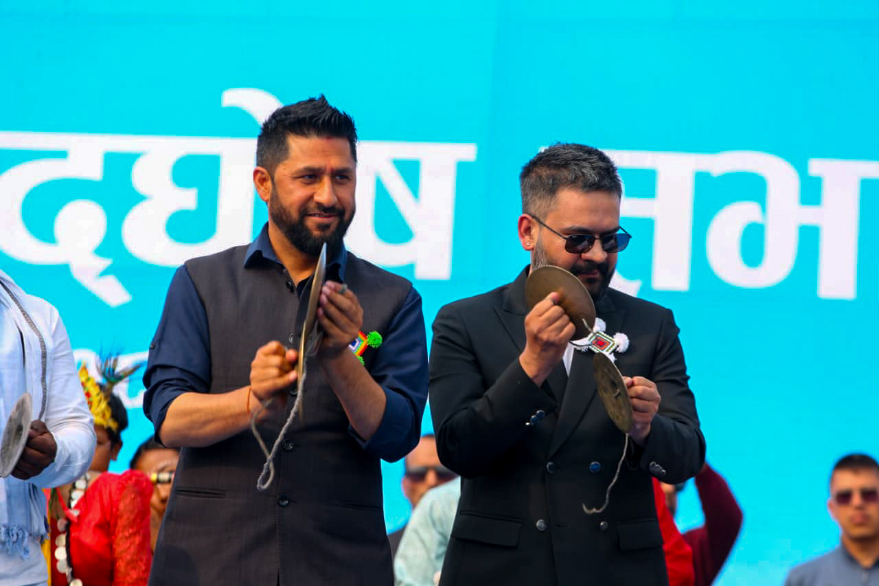 इटहरीमा रास्वपाको परिवर्तन उद्घोष सभा (तस्विरहरु)