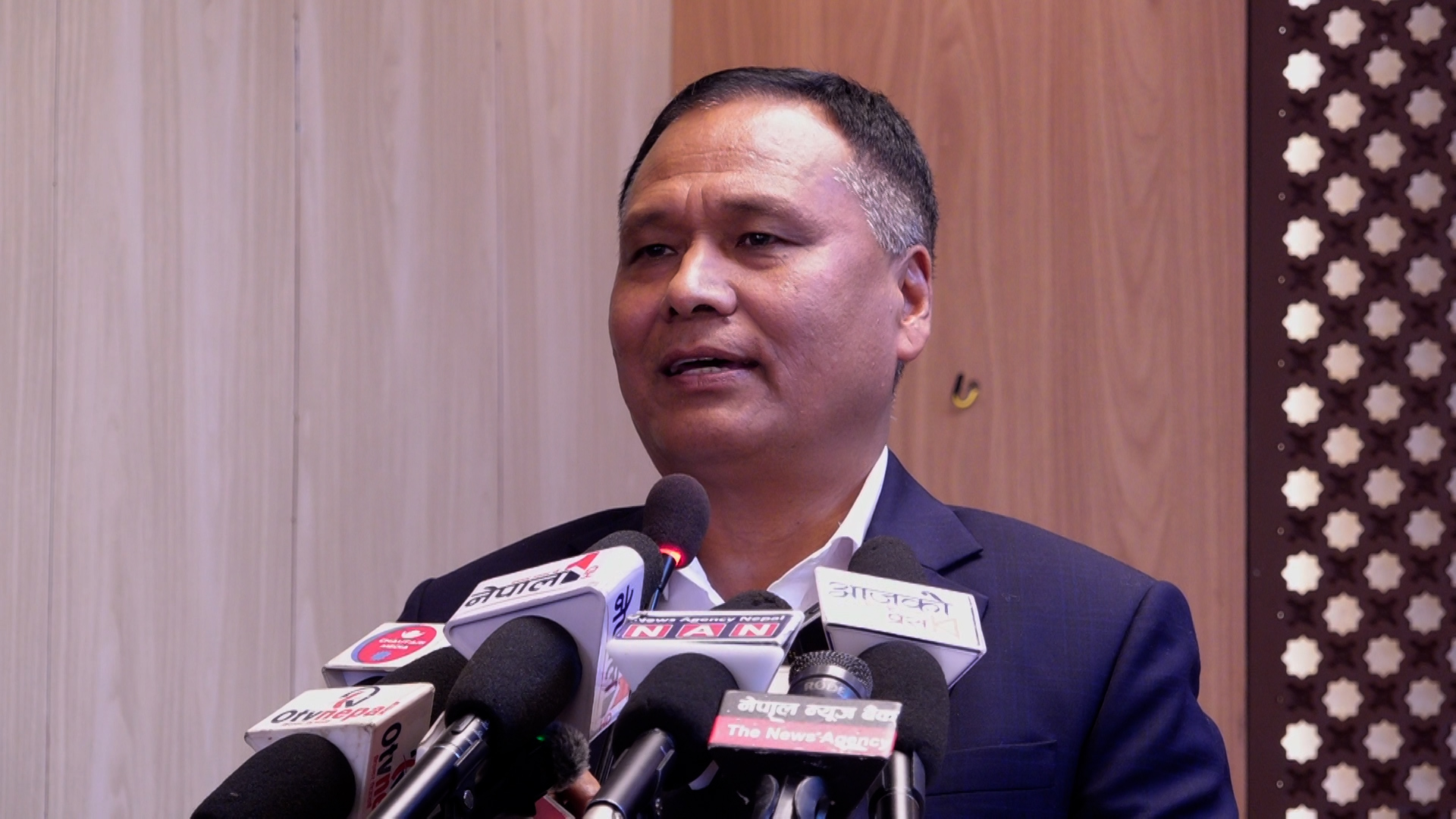 उज्यालो नेपाल पार्टीले अब सडकबाट सरकार चलाउने छ : कुलमान घिसिङ