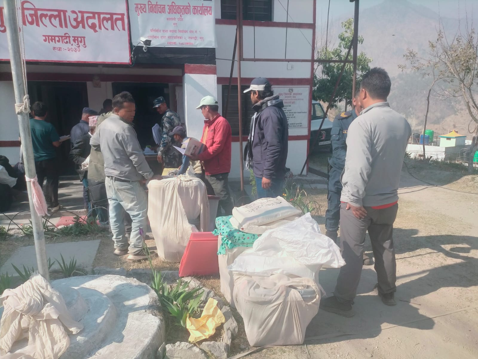 देशभर चुनावी परिणामको लहर, मुगुमा अझै पुगेन मतपेटिका