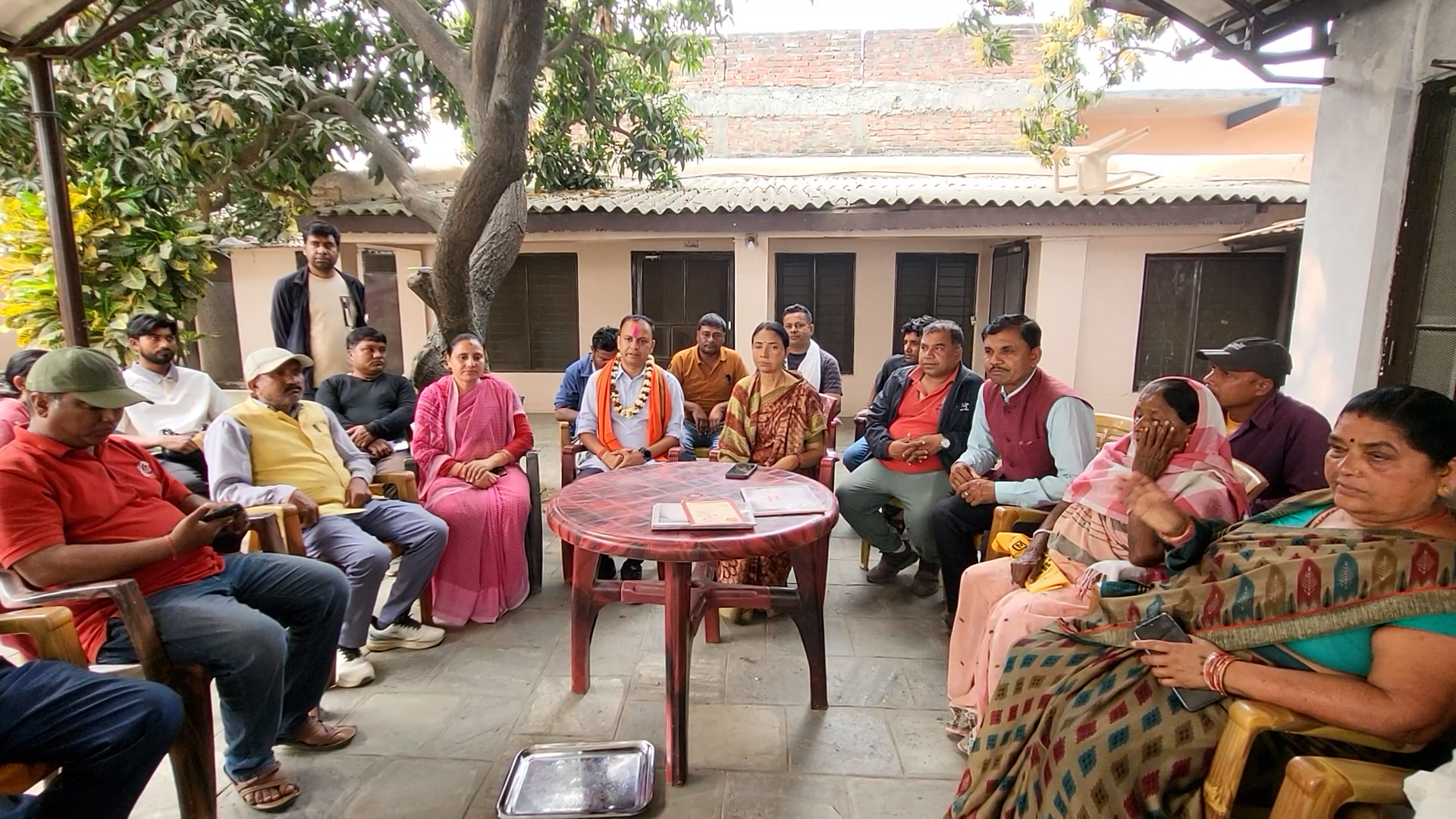 विजयी भएका मनिष झाको नयाँ शैली : पराजितसँग भेट्ने र परामर्श लिने