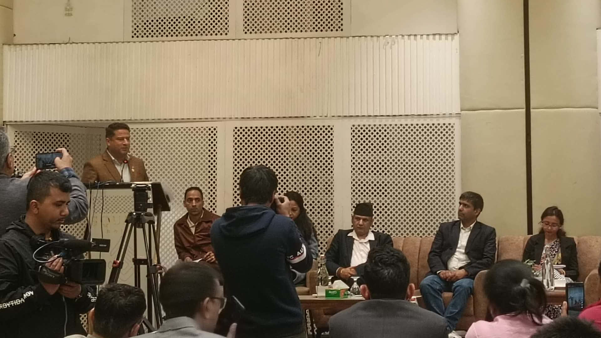 नेपाललाई औषधिमा आत्मनिर्भर बनाउन सकिन्छ तर ऐन परिमार्जन गर्नुपर्छ : विप्लव अधिकारी