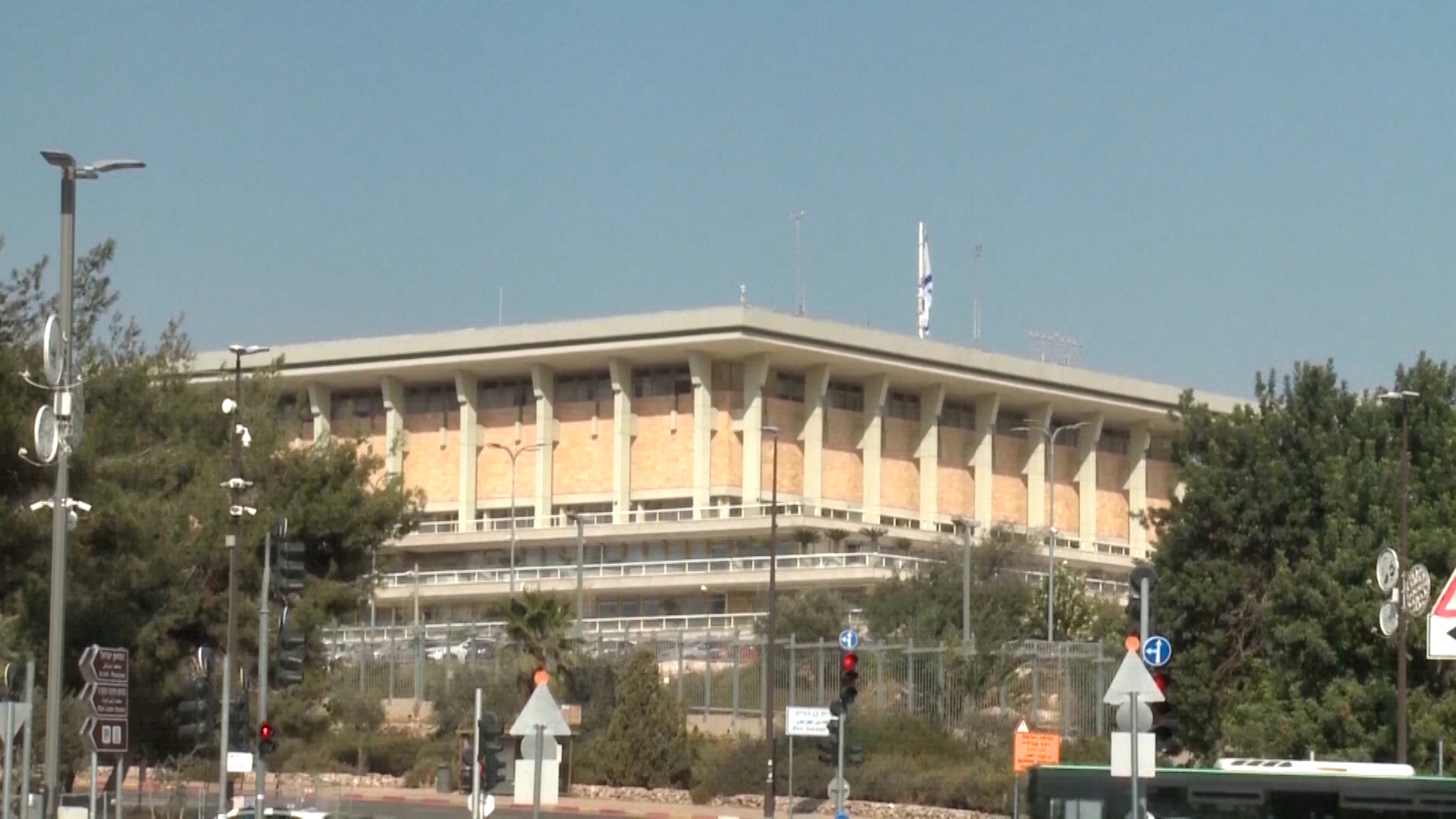 इजरायल–लेबनान तनाव, लेबनानमा कम्तीमा ३० हजार मानिसहरू विस्थापित