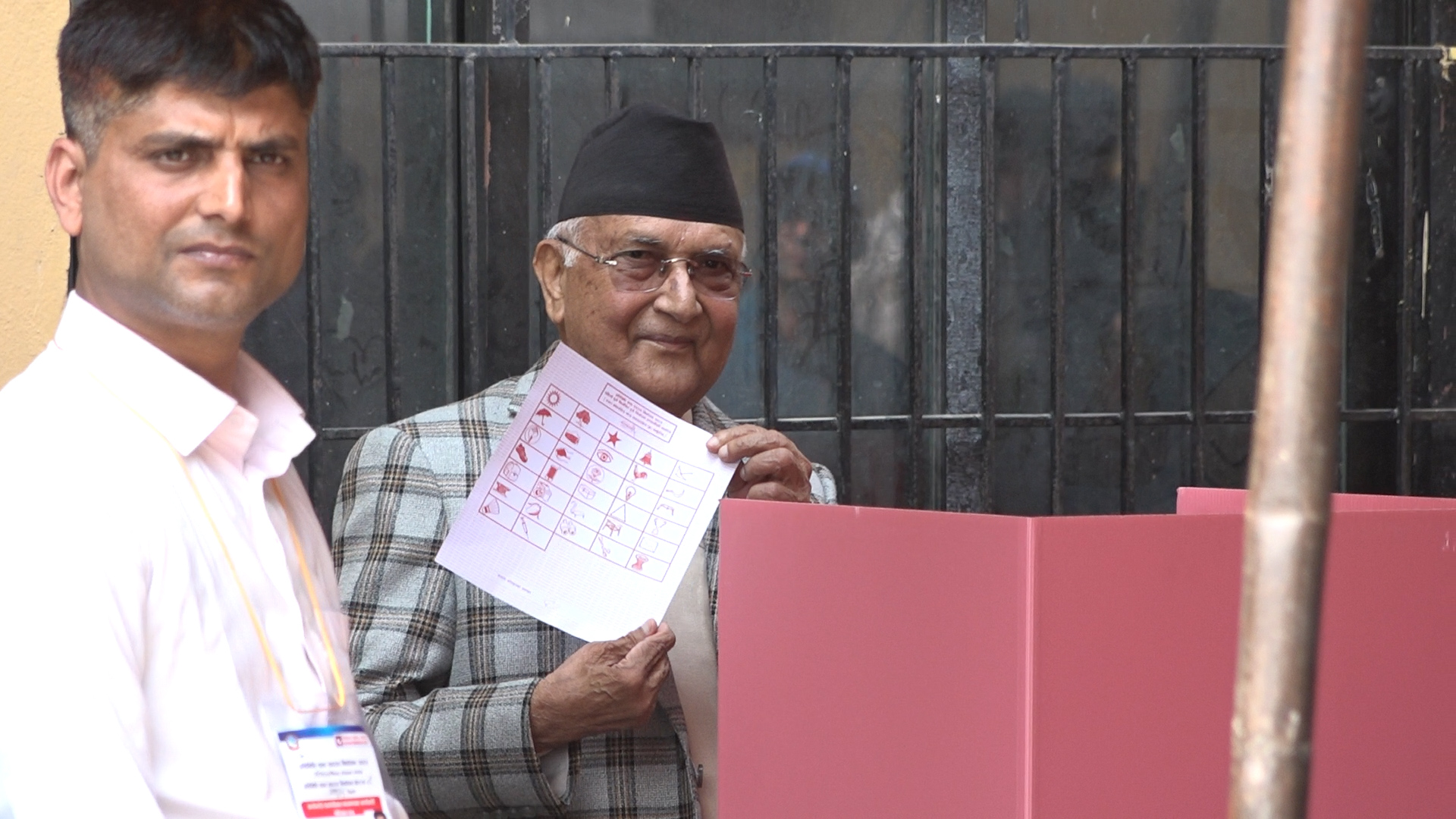 ओलीले मतदानपछि भने : देशलाई स्थिरतामा लैजानुपर्नेछ