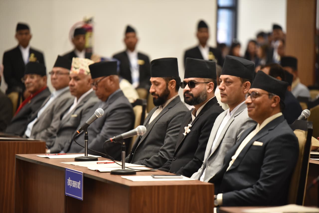 नवनिर्वाचित २७४ जना सांसदले लिए शपथ