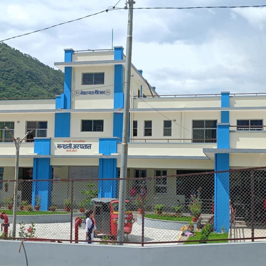 मन्थली नगर अस्पतालमा बिरामीको चाप बढ्दो, जनशक्ति अभावका कारण दैनिक लामो लाइन