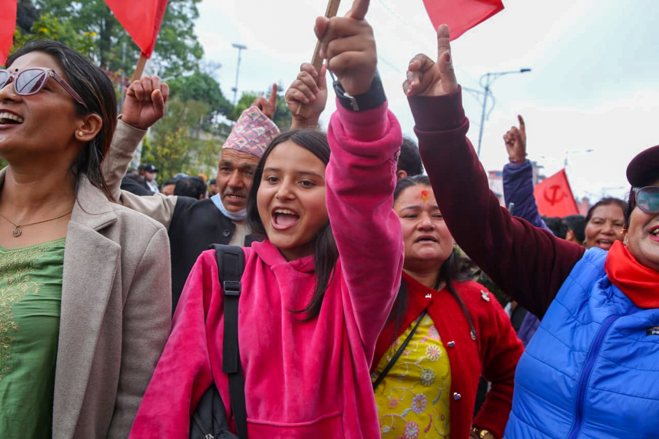 ओलीको रिहाइको माग गर्दै माइतीघरमा दोस्रो दिनपनि प्रदर्शन