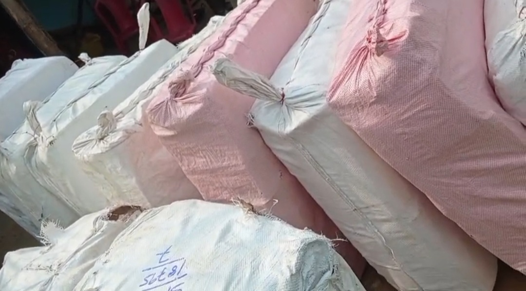 धनुषामा ठुलो परिमाणमा अवैध सामान बरामद