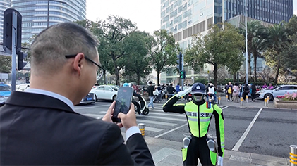 चीनमा चमत्कार गर्दै रोबोट ट्राफिक