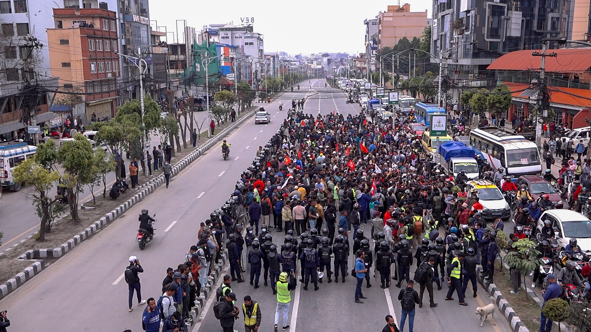 ओलीको पक्राउविरुद्ध आज पनि माइतीघरमा आन्दोलन (तस्विरहरू)