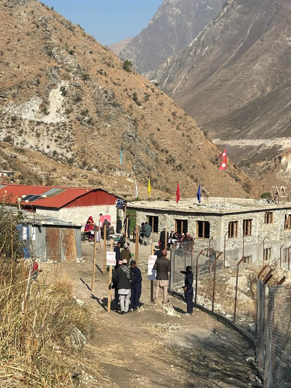 मुगुमा मतदान केन्द्र नजिकै राखिएको बम सेनाद्वारा डिस्पोज, मतदाता त्रसित