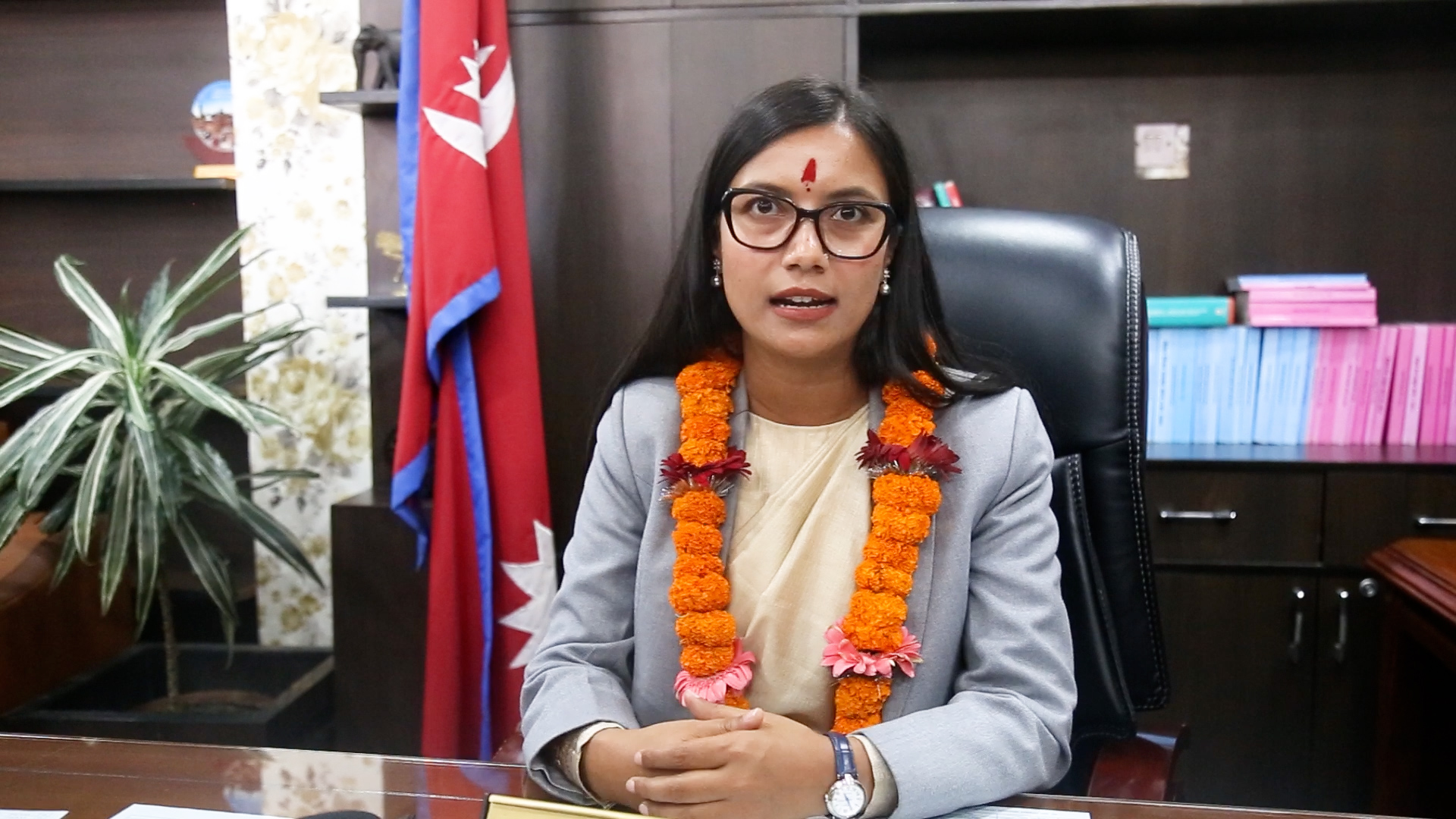 पदबहाली गर्दै सोविता गौतमले भनिन् : सुधार गर्नुपर्ने कानुनहरु तीव्र गतिमा अगाडि बढाउछौं