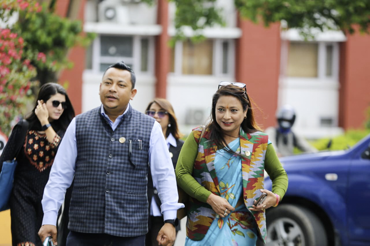 संसदीय दलको अनौपचारिक छलफलमा रास्वपा सांसदहरुको उपस्थिति (तस्विरसहित)