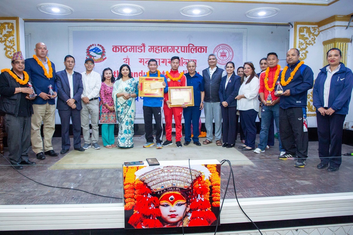 पदक विजेता खेलाडीहरूलाई नगदसहित काठमाडौं महानगरपालिकाबाट सम्मान