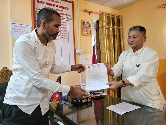 ‘डिएफओ’विरुद्ध छानबिन गरी कारवाहीको माग गर्दै प्रदेश सरकारमा उजुरी