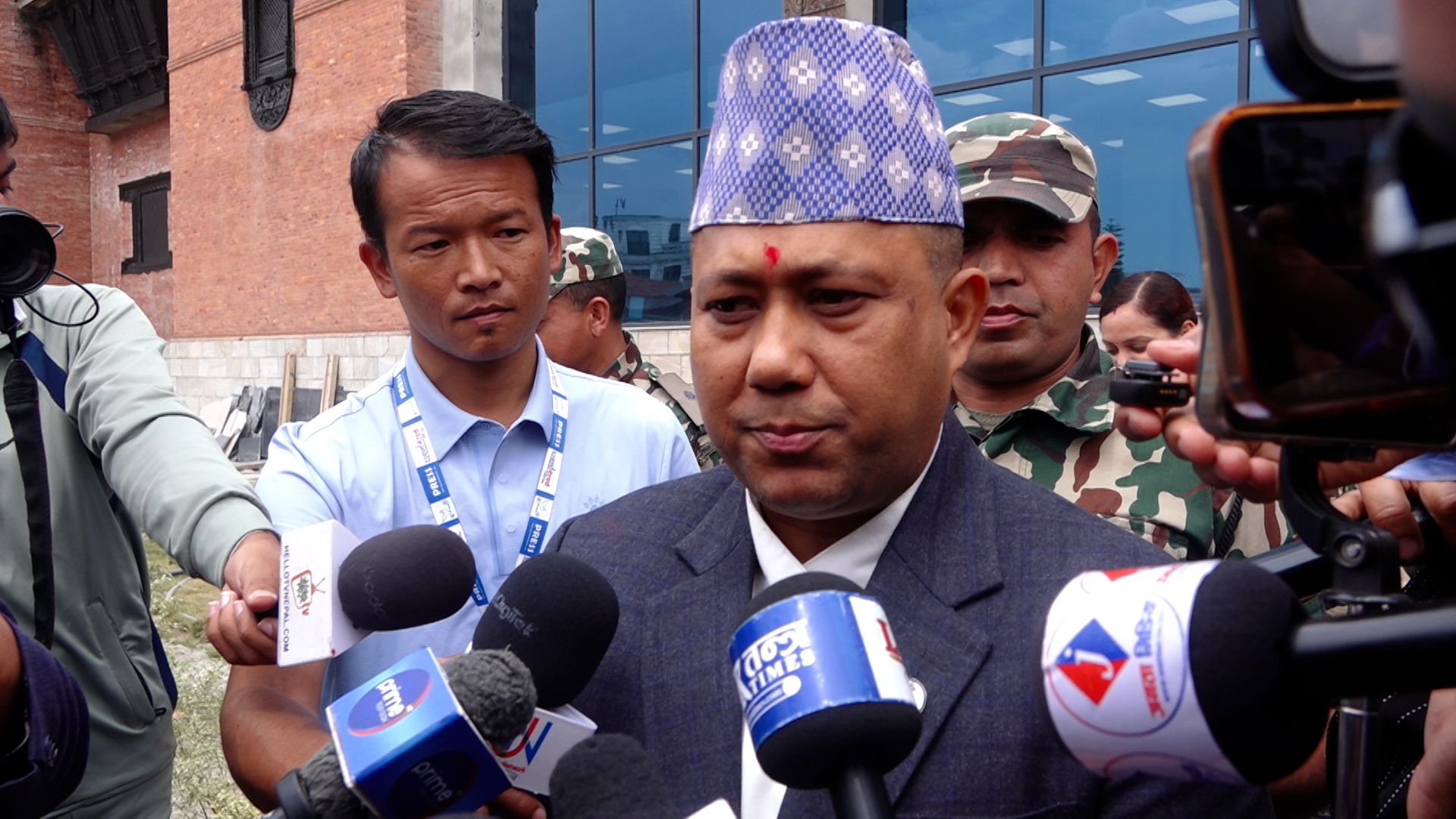 संसद बाहिर सांसद : डीपी अर्यालको प्रशंसा, ‘बादल’को आलोचना