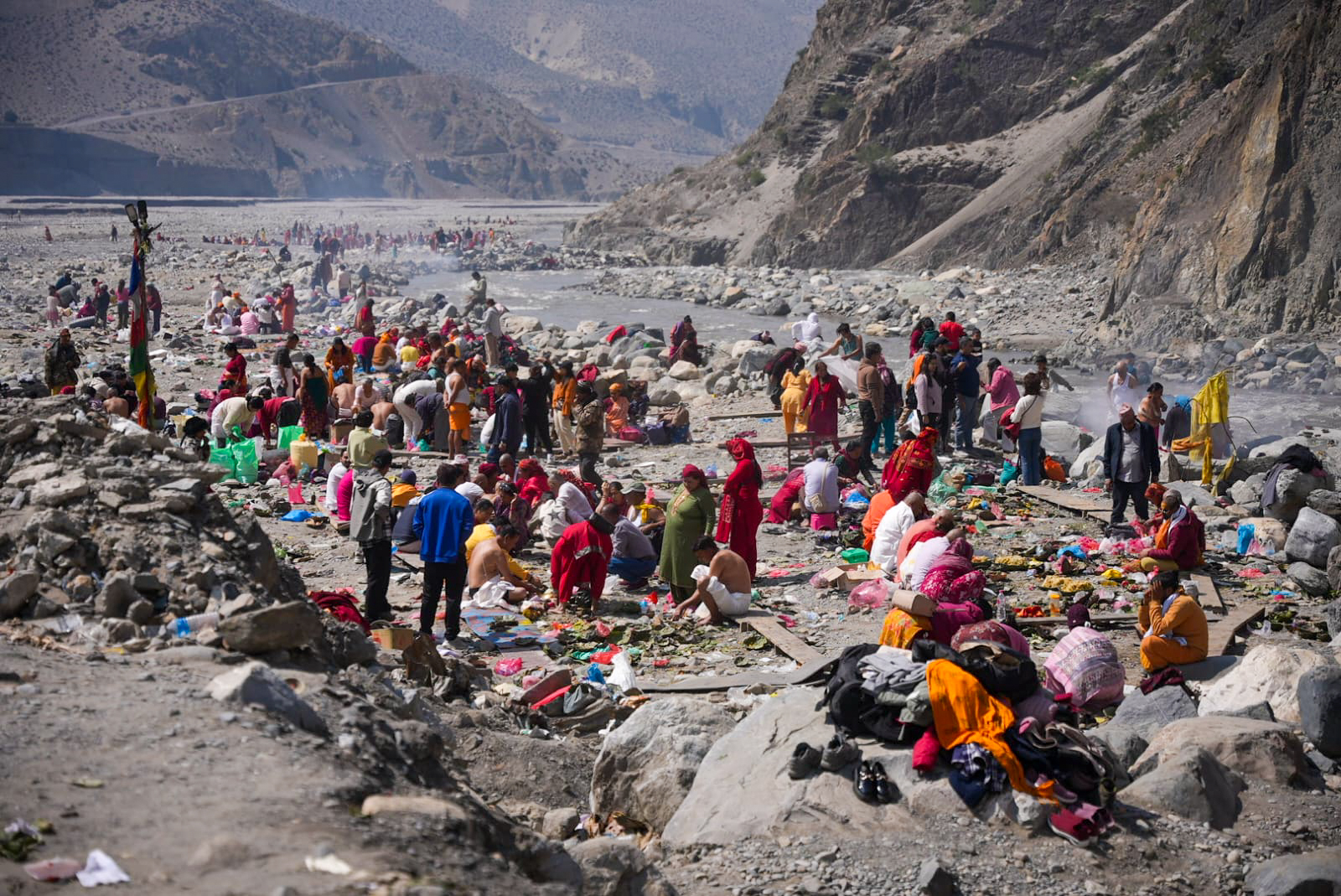 मातातिर्थ औंसीमा मुस्ताङको कागबेनीमा श्राद्ध गर्नेहरूको भीड (तस्वीरहरू)