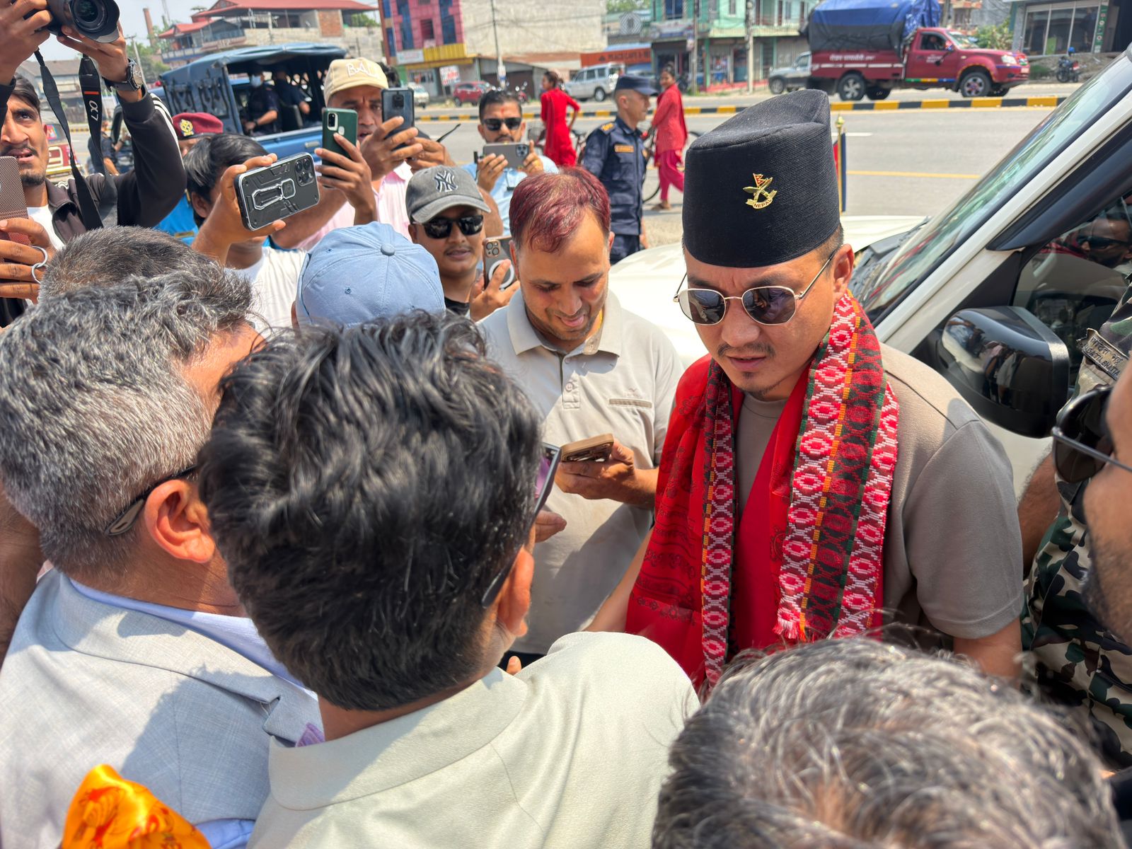 नवलपुरमा दूषित पानीका कारण गैँडा मर्ने घटनाप्रति गृहमन्त्री गुरुङको ध्यानाकर्षण