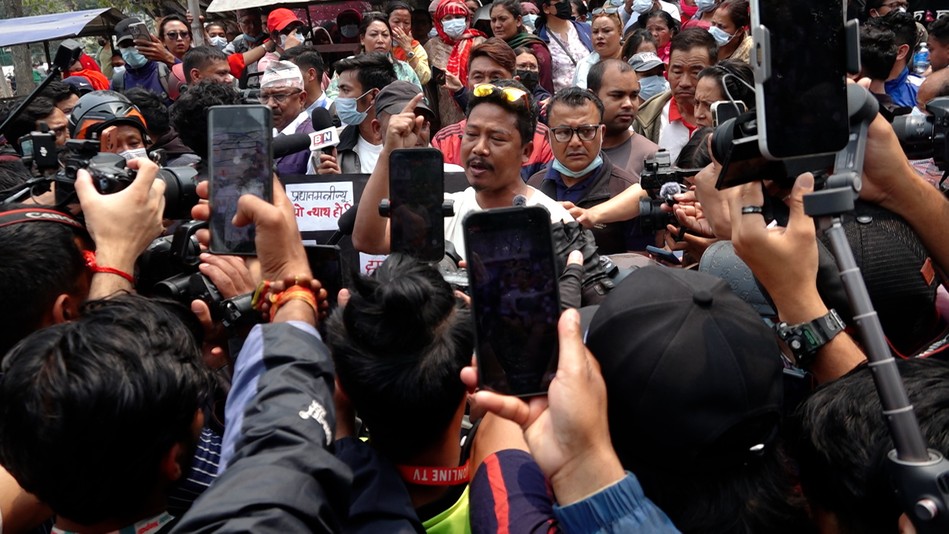 सुकुम्बासी बस्तीमा प्रदर्शन, सत्ताको आडमा ‘डोजर आतङक’ बन्द गर्न माग