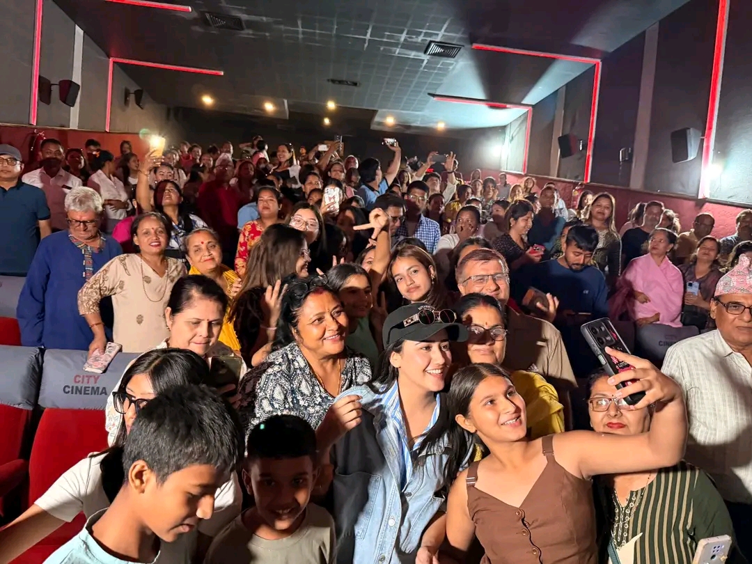 विद्यार्थीमाझ ‘लालीबजार’ : फिल्म हेर्न विद्यालयले नै लिए अगुवाइ