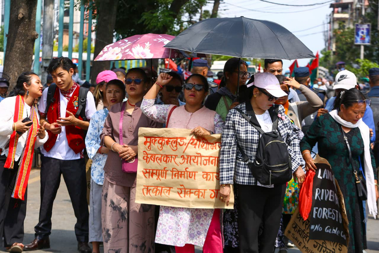 मुक्कुमलुङ संरक्षण र केवलकार खारेजीको माग गर्दै माइतीघरमा प्रदर्शन (तस्विरहरु)