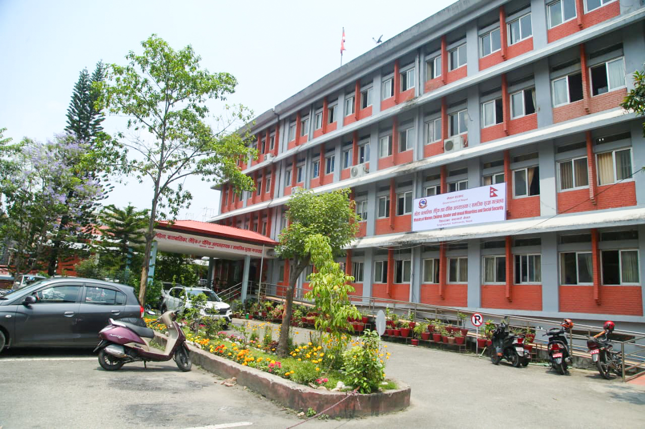 गाभिए मन्त्रालय, राखियो नयाँ साइन बोर्ड तस्विरहरु)