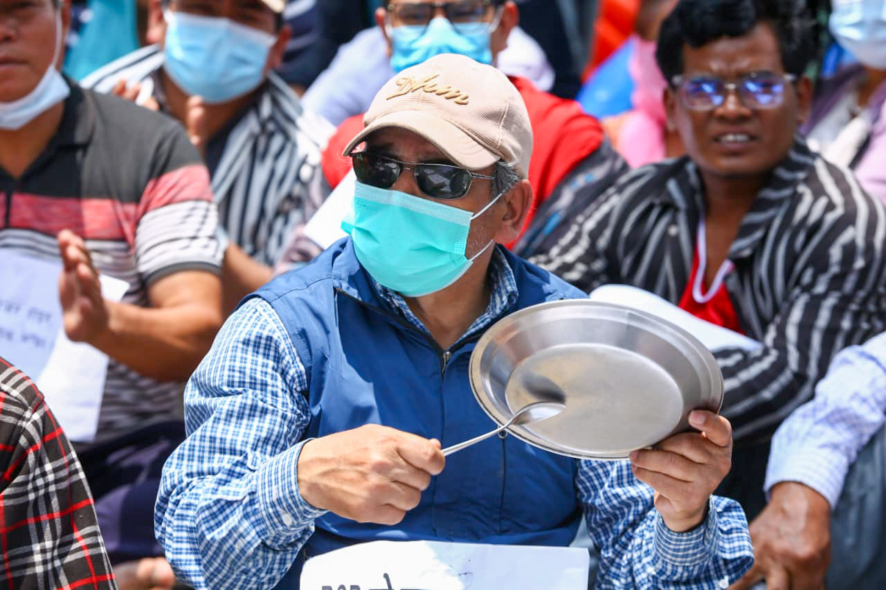 ‘थाल–चम्चा बजाउँदै’ माइतीघरमा सुकुम्बासी मोर्चाको प्रदर्शन (तस्विरहरू)