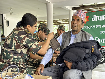मायाँदेवी मन्दिरमा तीर्थालुको स्वास्थ्य जाँचमा खटिएको नेपाली सेना(तस्बिरहरु)