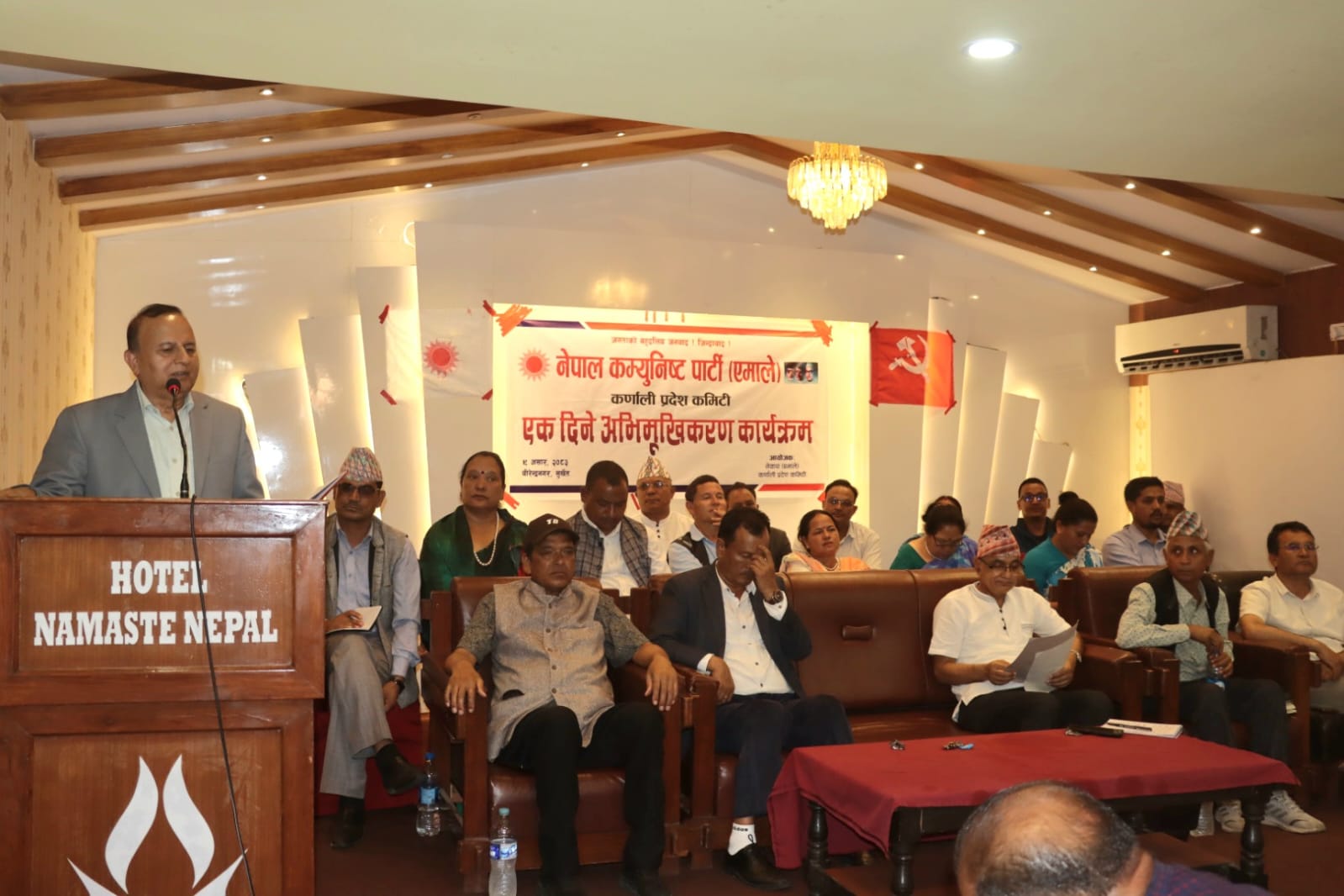 हामी हरेक धक्काबाट उठेका छौँ