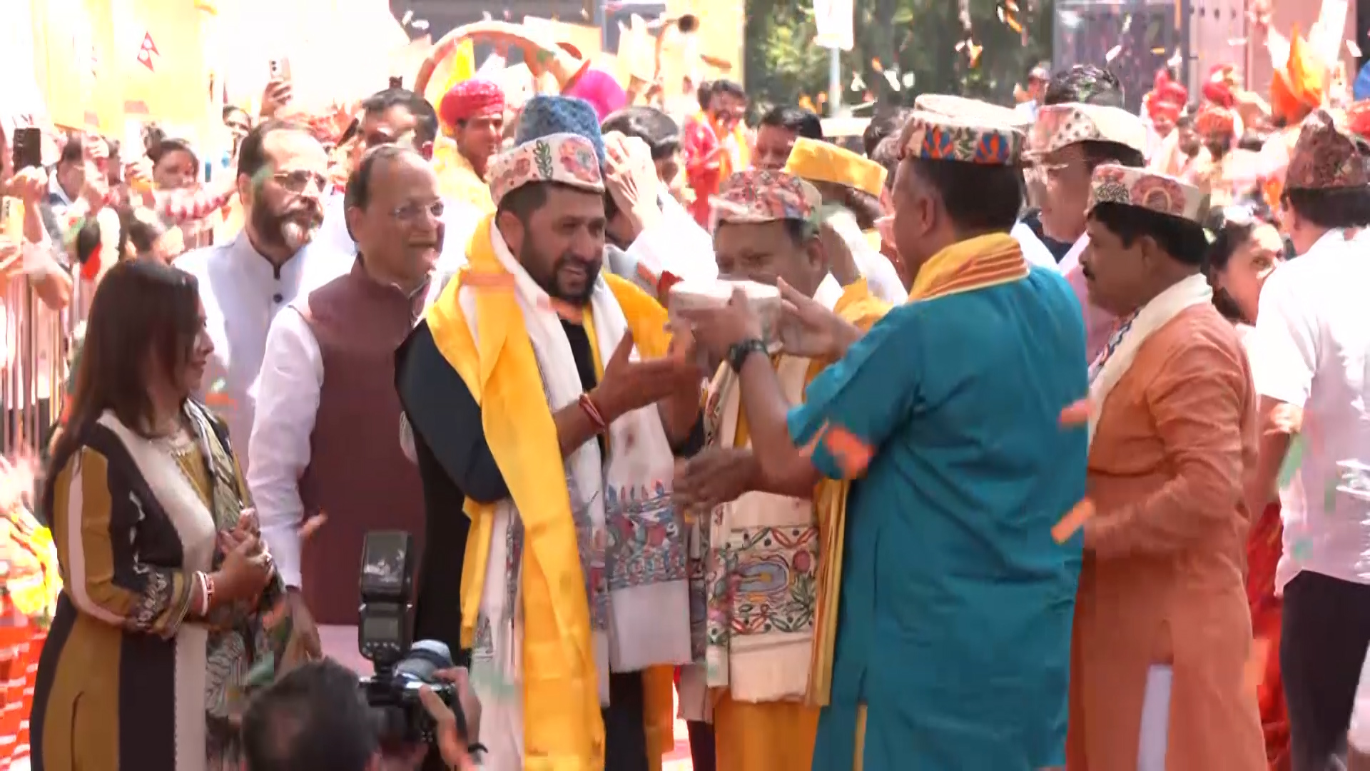 सभापति रवि लामिछानेलाई भाजपा मुख्यालयमा वाजागाजासहित स्वागत, पुष्प वर्षा गराइयो