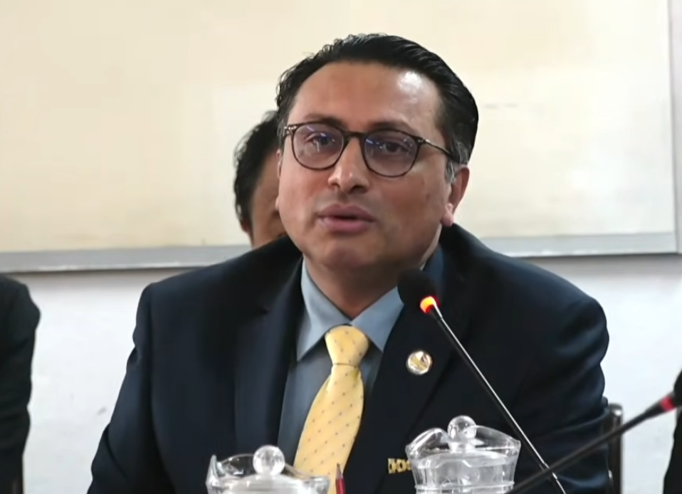 विद्युत् व्यापारमा दोहोरो भ्याट नलाग्ने, ईभीमा मूल्यका आधारमा भन्सार लाग्ने : अर्थमन्त्री वाग्ले