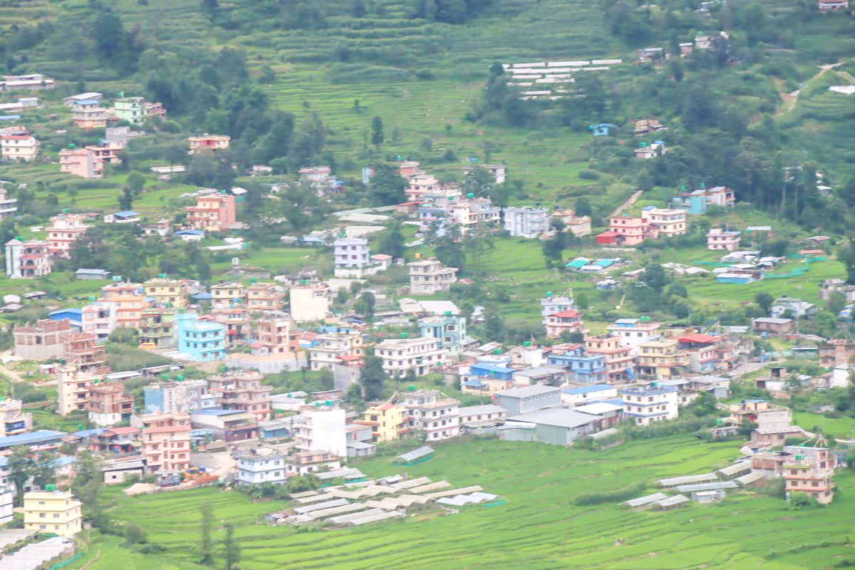 सहरकै छेउमा हरियालीको स्वर्ग बनेको झोर
