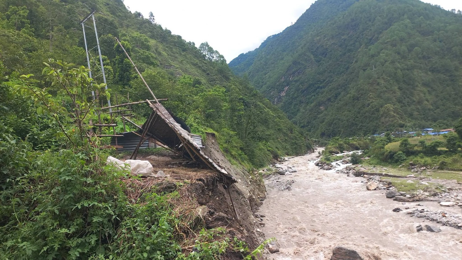 दोलखामा १५ घर उच्च जोखिममा