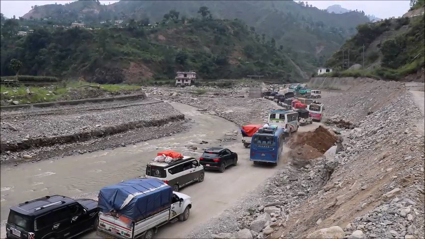 पानीको सतह घटेपछि बिपी राजमार्ग सञ्चालनमा