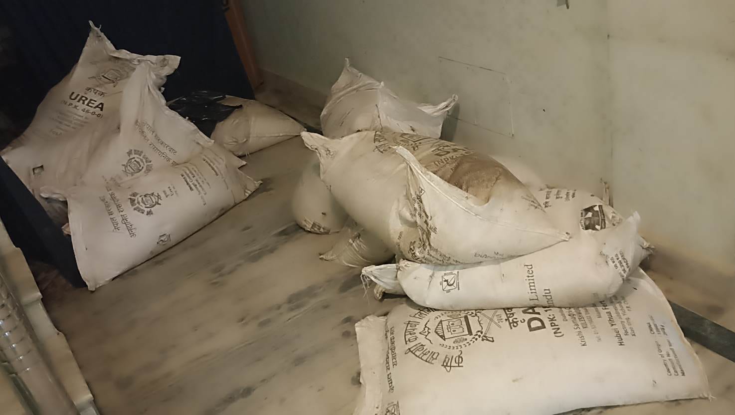 अनुदानको मल बेच्ने ३ जना पक्राउ
