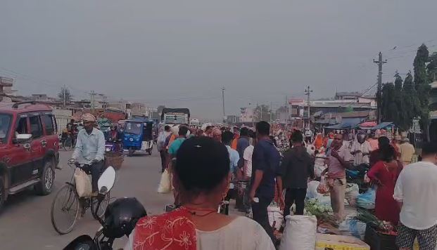 कफ्र्यु हटेपछि गोलबजारमा जनजीवन सहज