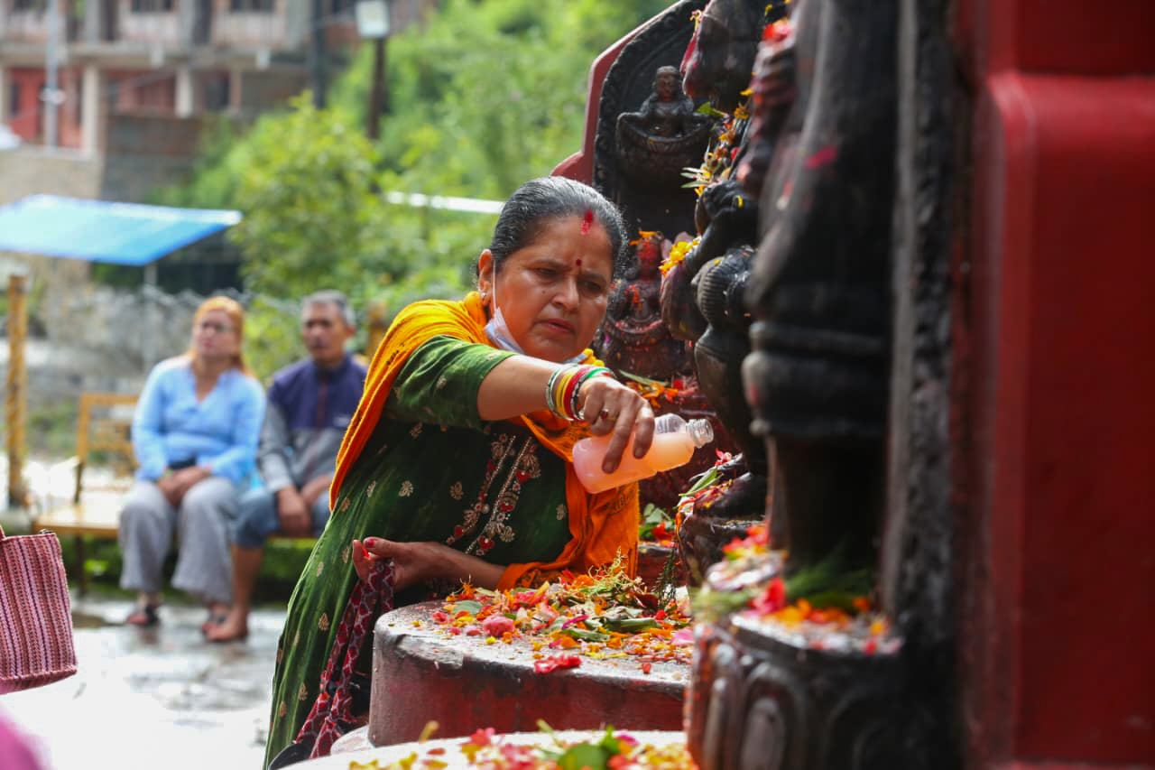 गोकर्णेश्वर महादेव मन्दिरमा भक्तजनको घुइँचो