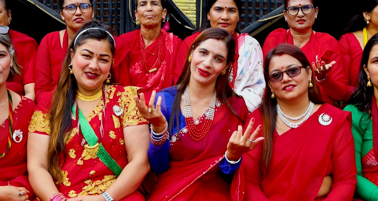 मौलिक तीज गीत ‘म कस्ती देखिए’मा उमा बिडारीको शब्द, संगीत र स्वर