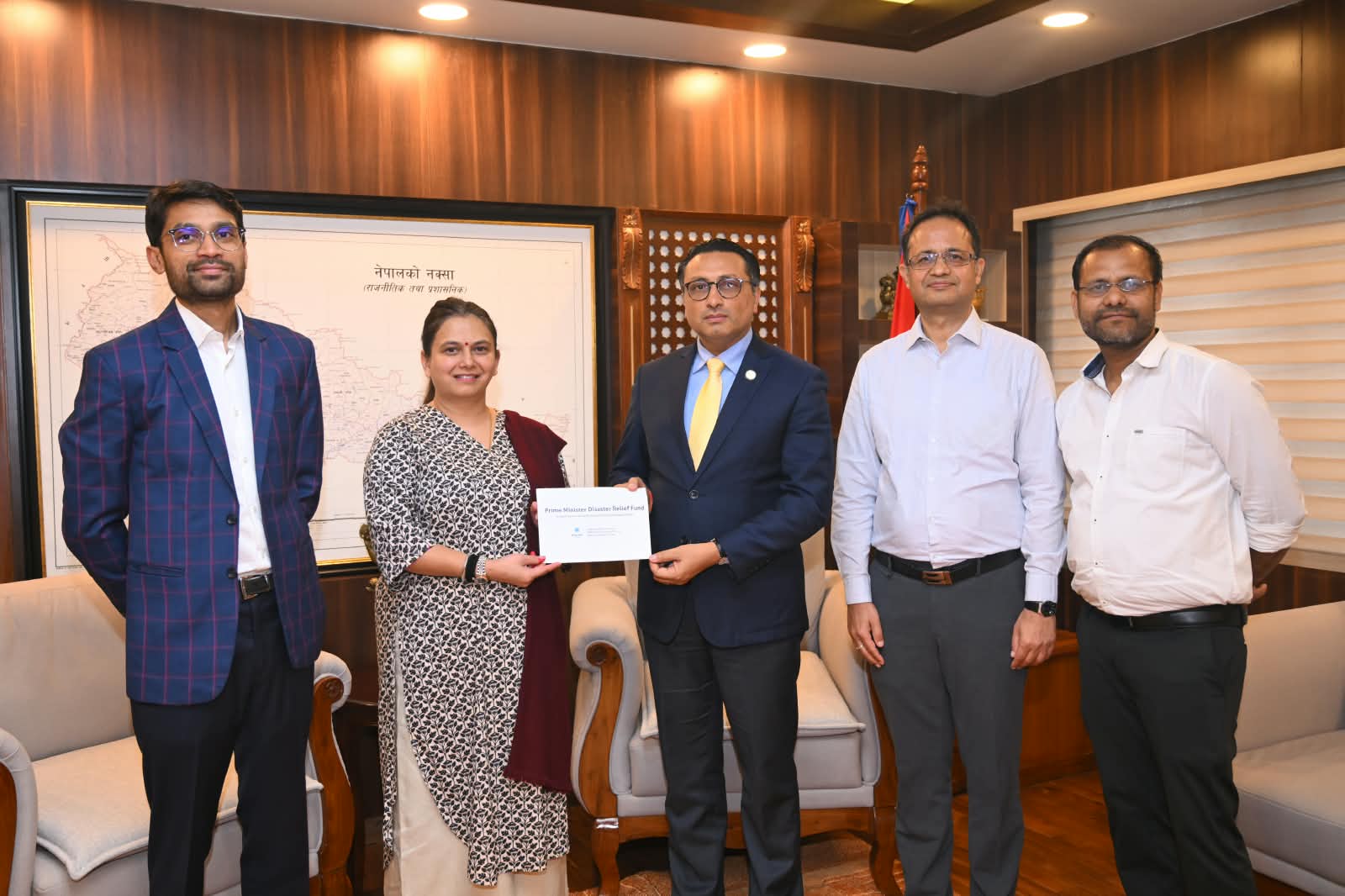 शंकर ग्रुपको उदाहरणीय सहयोग : सरकारलाई ४ करोड रुपैयाँ हस्तान्तरण, २५ सय थान त्रिपाल प्रदान